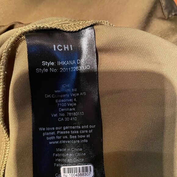 Ichi short dress button down size XS 
Belted 
2 front pockets 
100% polyester - Picture 7 of 12